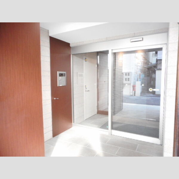 プラナス南八幡203号室 オートロック付エントランス