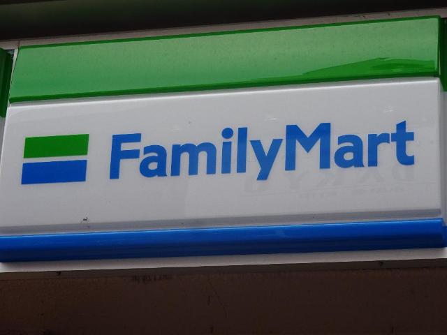 ビューヒルズ ファミリーマートトゥモロー小山町店まで898ｍ