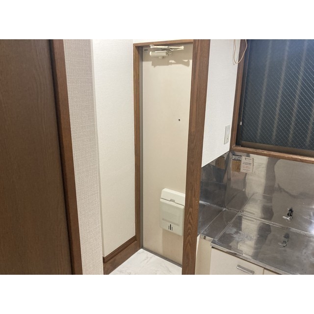 MKセンタービル202号室 玄関