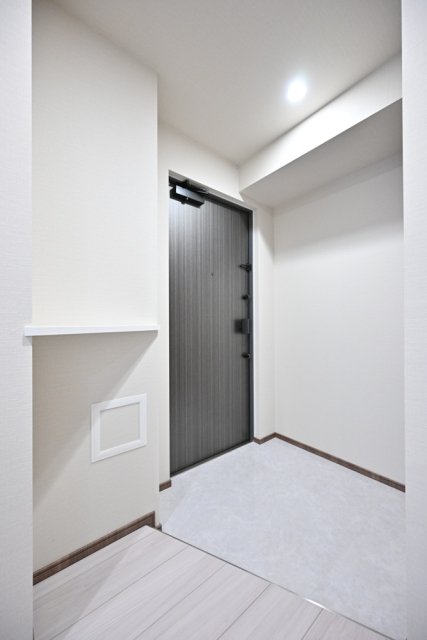 ＧＲＡＮＳＩＴＥ　ＮＡＫＡＭＥＧＵＲＯ6階 玄関