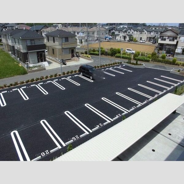 リリオコート 駐車場