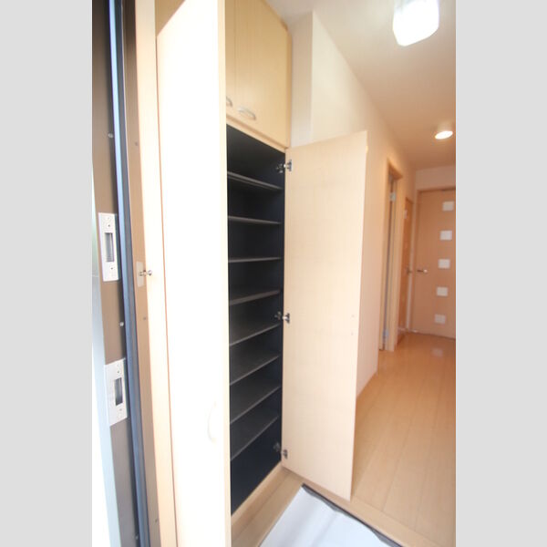 ロイヤルヒル East シューズボックス