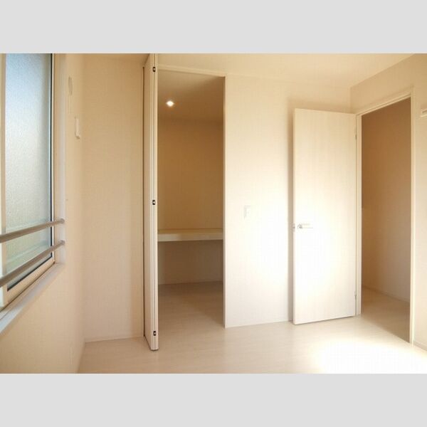 アヴェニール　Ⅰ01号室 収納