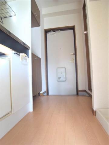 セント山手 玄関