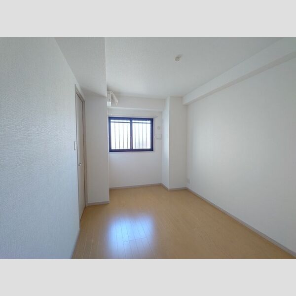 グランヴェールにしすな305号室 洋室6帖(別角度)