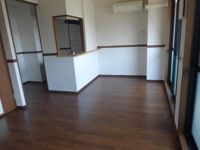 グレイスヴィラ　Ｓ．Ｔ． リビングダイニング１１．９帖