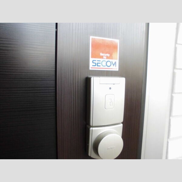 メルヴェーユ三郷中央　A 玄関