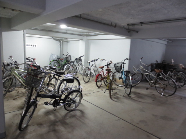 アトラス高円寺0408号室 駐輪場