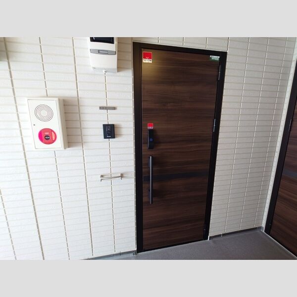 Auspicious　House301号室 玄関表