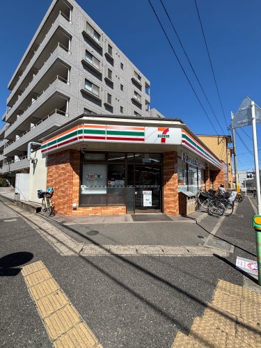 クオーレ薬円台Ⅱ0201号室 【コンビニエンスストア】セブンイレブン船橋薬円台駅前店まで180ｍ