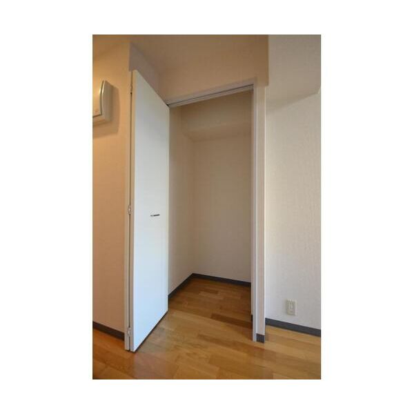 第20シグマビルディング関内301号室 リビング