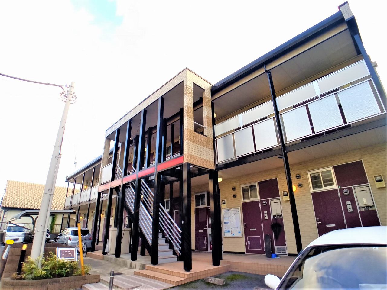 レオパレスハロー越谷の外観画像