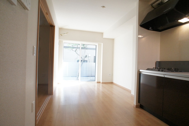 Ｐａｒａｄｏｒ　Ｎｉｓｈｉｆｕｎａｂａｓｈｉ0103号室 リビング