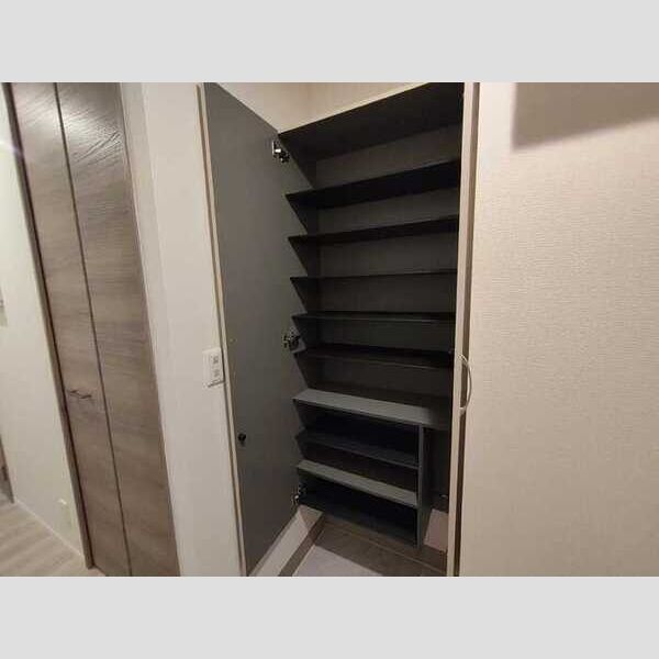 D-ROOM松木B102号室 玄関