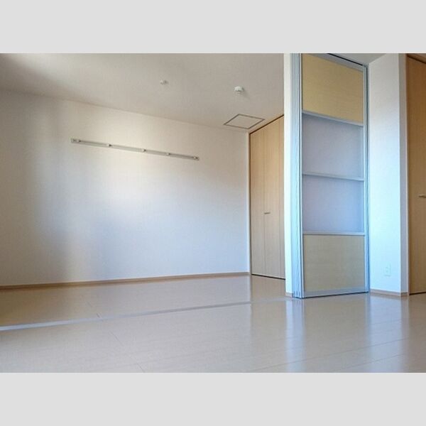 ウエストバード202号室 洋室5帖