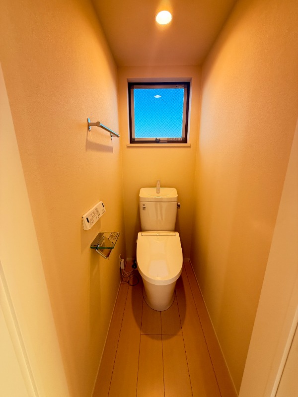 カーサ本木3階 温水洗浄便座　窓付