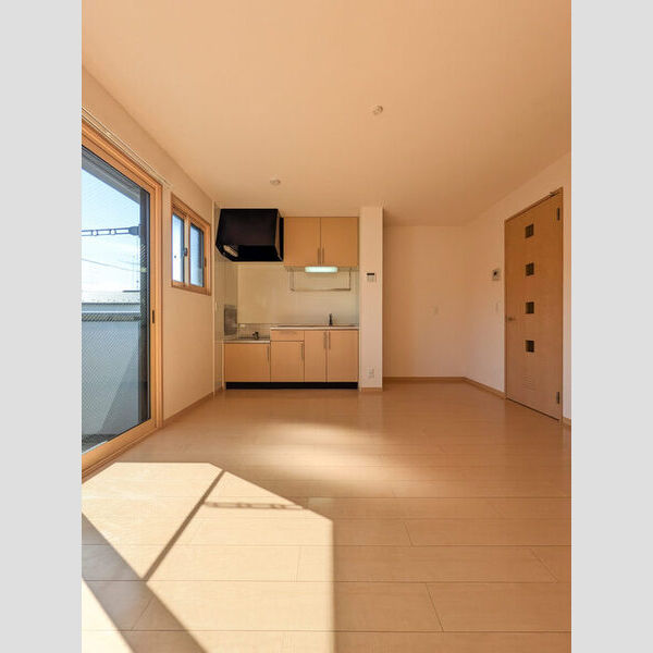 サニーハウス202号室 リビング(別角度)