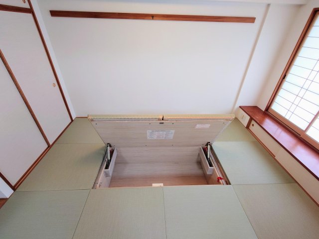 ライオンズガーデン戸田公園 戸建のような大きな床下収納有♪たくさんの荷物が収納できます！