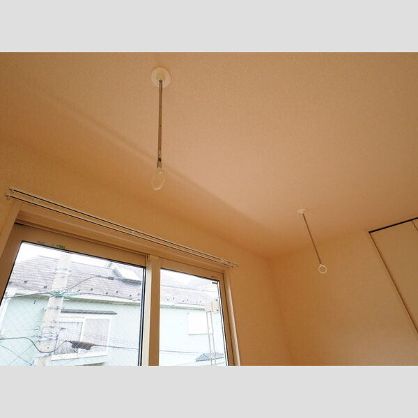 セトルフラット仲手原202号室 室内物干し