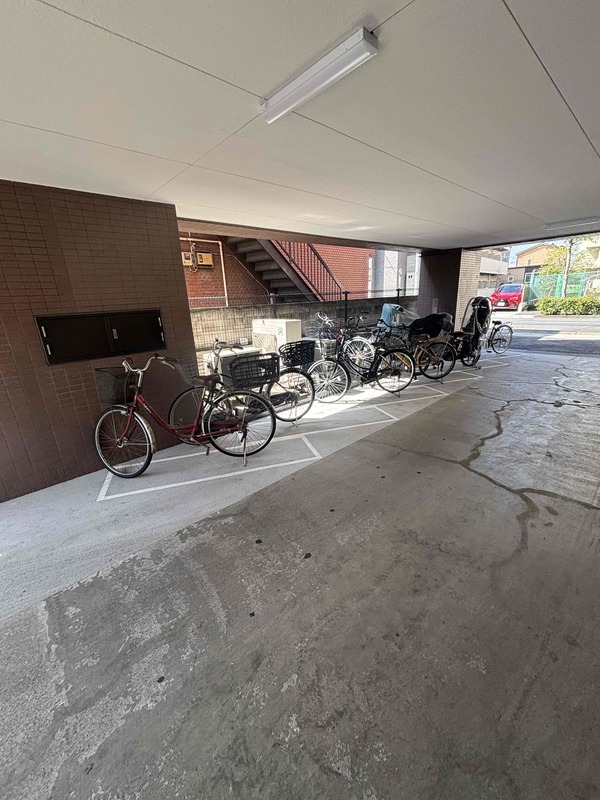 Belleviage Ayase2階 駐車場