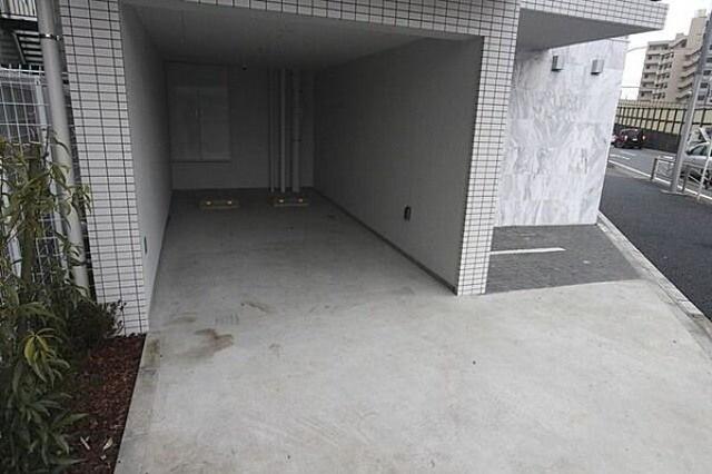 REILIS　FUTAKO－SHINCHI　THE　FIRST． 駐車場