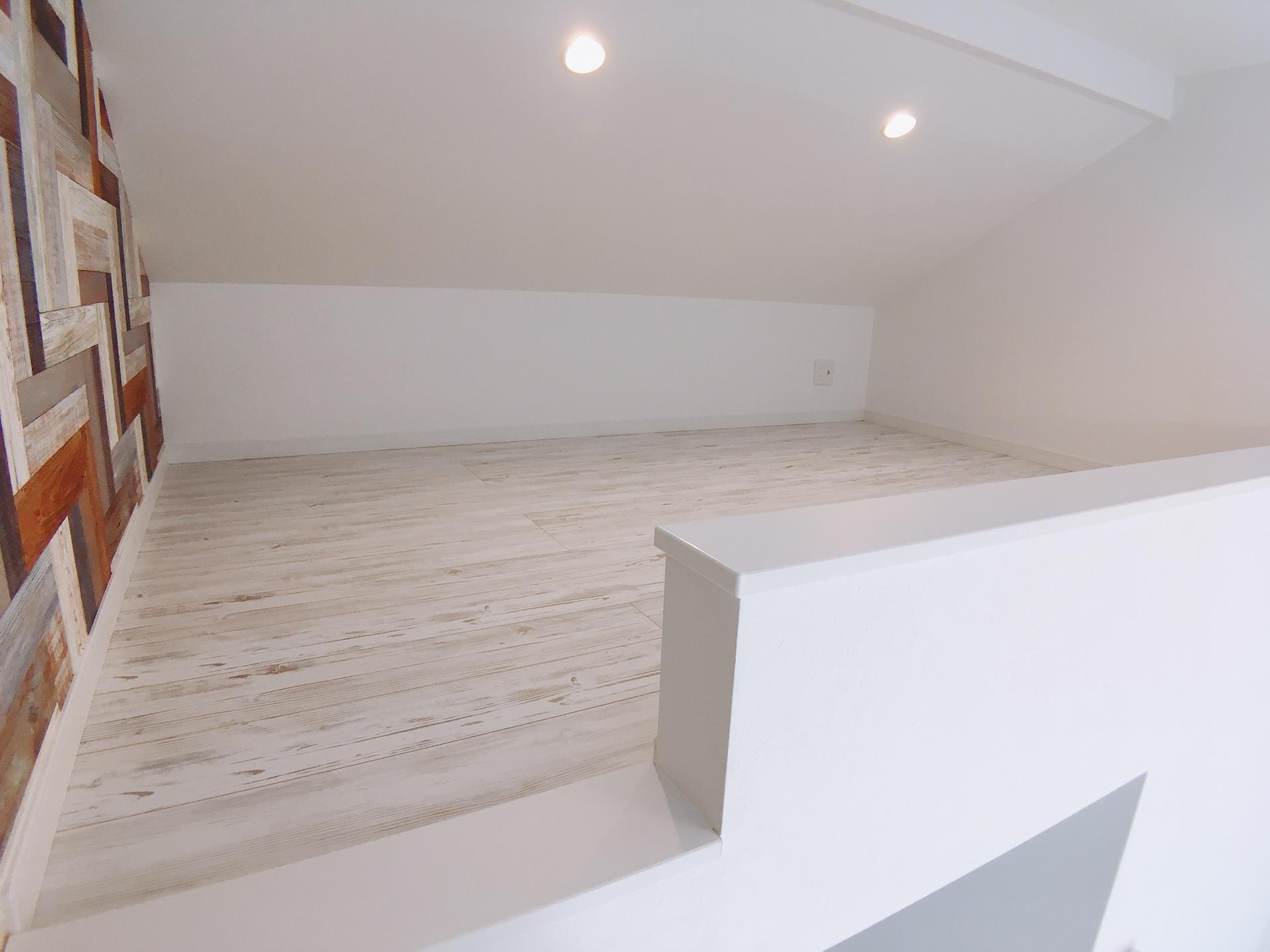 ヴィンティア鶴川 ロフトは最天井高1.4mで、照明、コンセントあり。