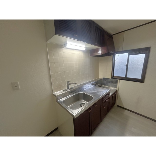 グランデュール瀬戸岡201号室 キッチン