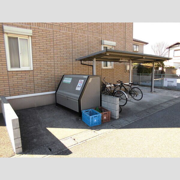 サンパティーク・さくら103号室 ゴミストッカー・駐輪場