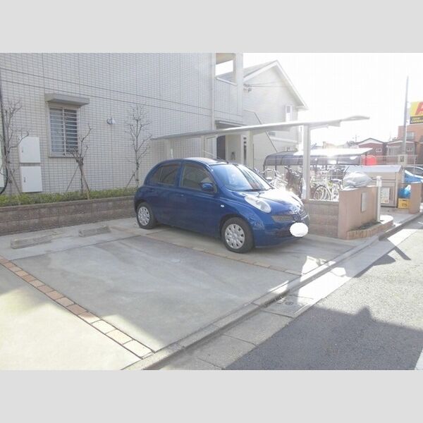 レクレドール305号室 駐車場