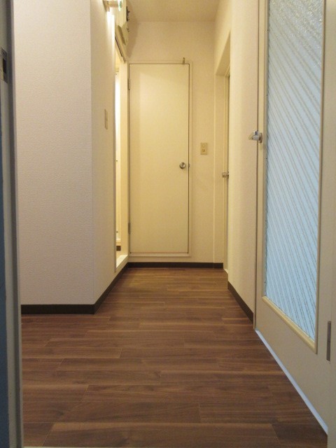 グランメール中央林間0403号室 廊下　※別号室の参考写真です(現況優先・仕様違いの場合あり)