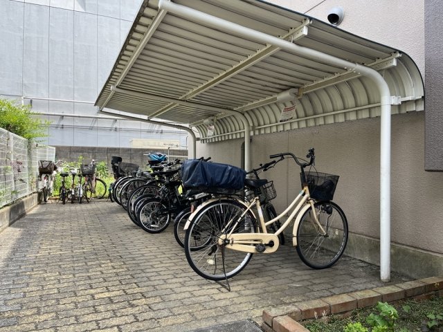 アルトーロ中町2階 駐輪場