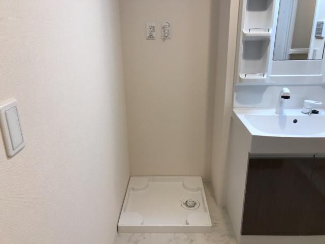 Ｒｏｏｆｅｒ205号室 洗濯機置場