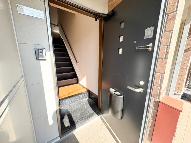 ヴィラ・ドレッセ 玄関