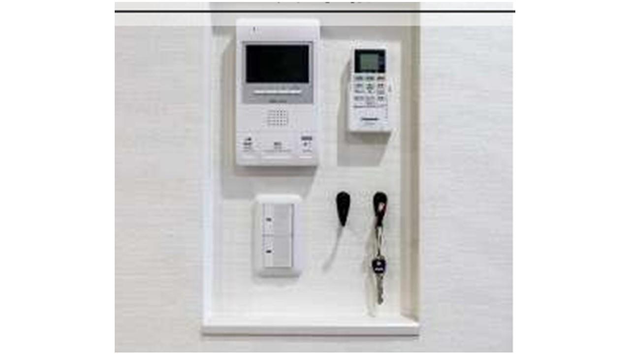 シャルール金沢文庫303号室 キッチン脇にニッチ収納があり小物を収納できます