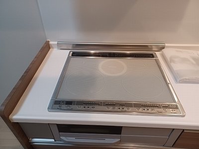 casa bonheur2階 システムキッチン（2口IHコンロ・1口ラジエント・グリル付）