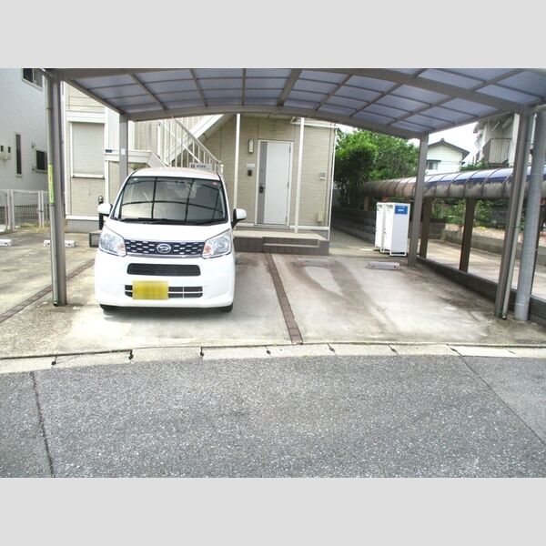 メゾン小倉 駐車場