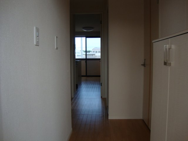 メゾン・オーガスト 玄関