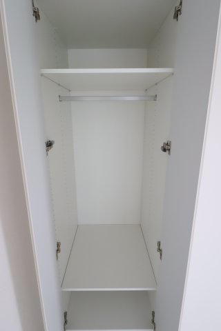 GENOVIA花月総持寺0503号室 収納