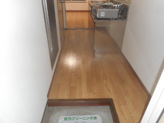 パークトルリ1階 玄関