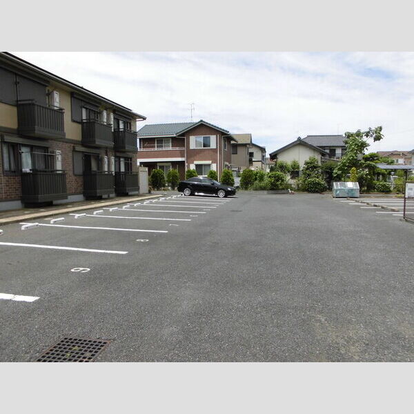 リヴェール105号室 駐車場