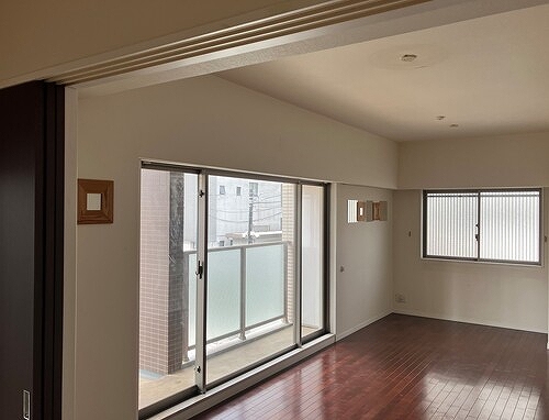 ルネサンス南柏駅前 内装工事前の写真です。