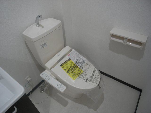 ベイルーム生麦101号室 トイレ
