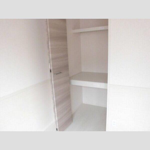 ウエストハイム　Ⅴ102号室 洋室　物入