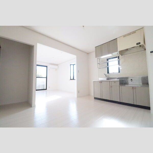 クレセントハイム リビング6帖