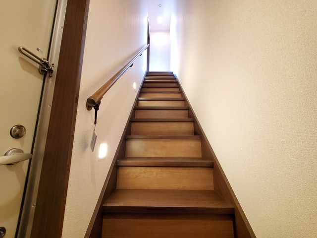 マーヴェラス立川 玄関