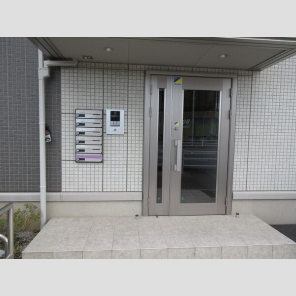 ヴィラ浜見山 オートロック付きのエントランス