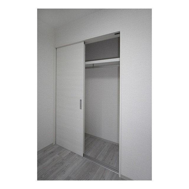 レザン　ベルク102号室 ﾊﾝｶﾞｰﾊﾟｲﾌﾟ＆頭上棚あり