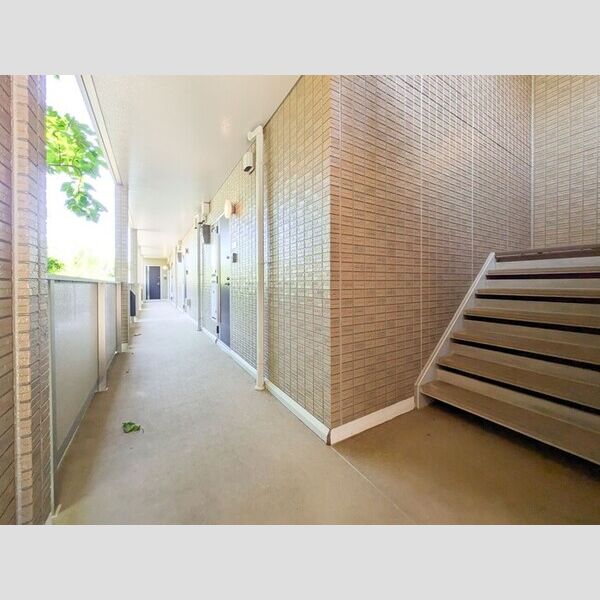 クレール エントランス内