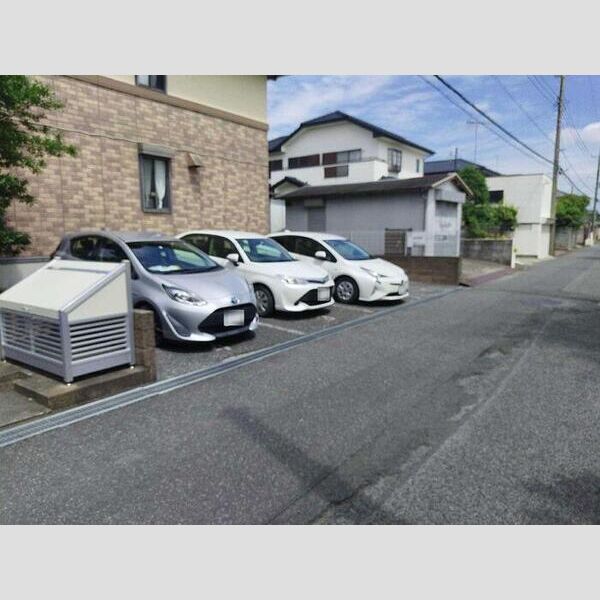 カエラ・ライオンズⅡ 駐車場