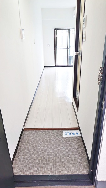 ラビアンローズ202号室 玄関